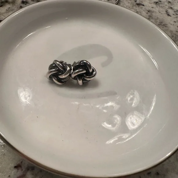 Retired James Avery Silver lovers Knot earrings - Picture 1 of 1